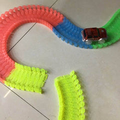 Glow in the Dark Magic Track (220pcs)